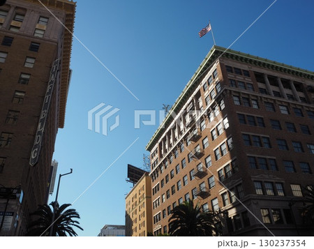 ハリウッドの街角に立つタフト・ビル ハリウッドの街角に立つタフト・ビル 130237354