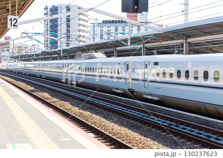 新幹線のホーム（西明石駅） 130237623