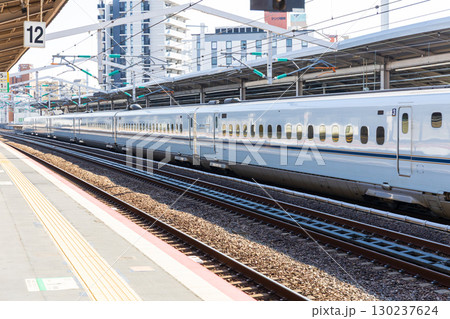 新幹線のホーム（西明石駅） 130237624