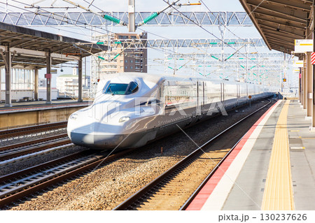 新幹線のホーム(西明石駅) 新幹線のホーム(西明石駅) 130237626