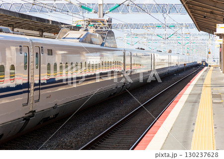 新幹線のホーム(西明石駅) 新幹線のホーム(西明石駅) 130237628
