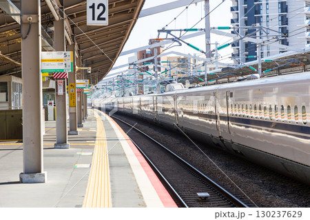 新幹線のホーム(西明石駅) 新幹線のホーム(西明石駅) 130237629