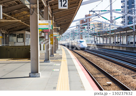新幹線のホーム(西明石駅) 新幹線のホーム(西明石駅) 130237632