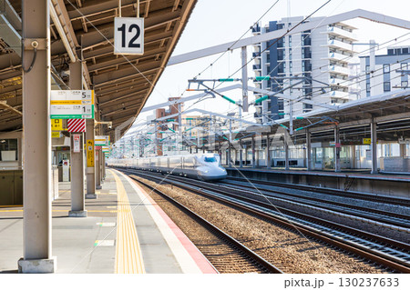 新幹線のホーム（西明石駅） 130237633