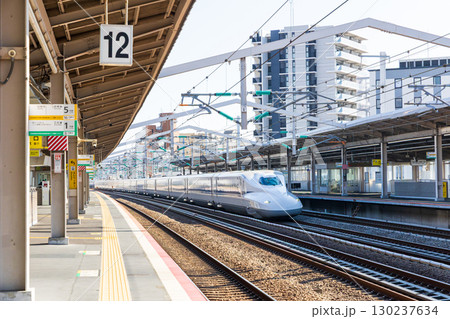 新幹線のホーム（西明石駅） 130237634