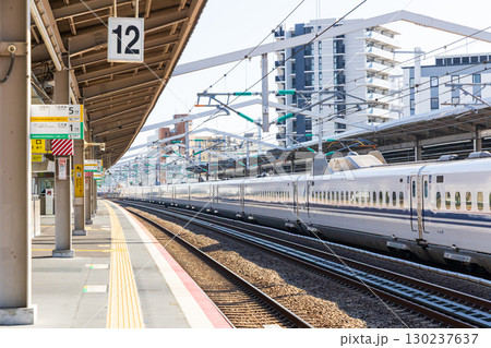 新幹線のホーム（西明石駅） 130237637