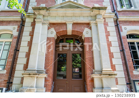 三菱一号館美術館（企業博物館）丸の内最初の洋風建築の復元（イギリス・クイーンアン様式の煉瓦造）　 130238935