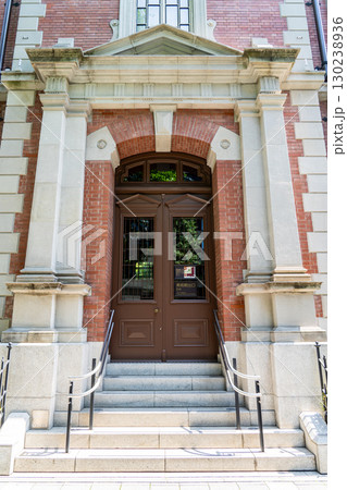 三菱一号館美術館(企業博物館)丸の内最初の洋風建築の復元(イギリス・クイーンアン様式の煉瓦造) 三菱一号館美術館(企業博物館)丸の内最初の洋風建築の復元(イギリス・クイーンアン様式の煉瓦造) 130238936