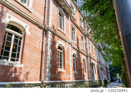 三菱一号館美術館(企業博物館)丸の内最初の洋風建築の復元(イギリス・クイーンアン様式の煉瓦造) 三菱一号館美術館(企業博物館)丸の内最初の洋風建築の復元(イギリス・クイーンアン様式の煉瓦造) 130238941