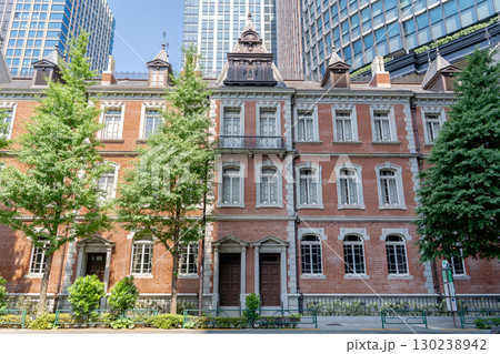 三菱一号館美術館(企業博物館)丸の内最初の洋風建築の復元(イギリス・クイーンアン様式の煉瓦造) 三菱一号館美術館(企業博物館)丸の内最初の洋風建築の復元(イギリス・クイーンアン様式の煉瓦造) 130238942