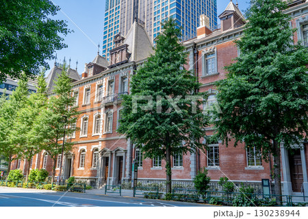 三菱一号館美術館（企業博物館）丸の内最初の洋風建築の復元（イギリス・クイーンアン様式の煉瓦造）　 130238944