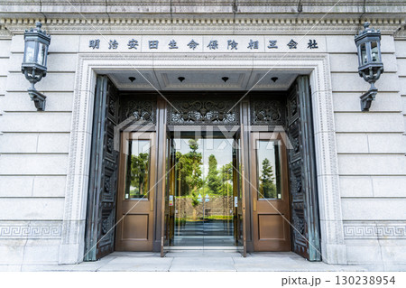 明治生命館（明治安田生命保険本社ビル）モダニズム建築の重要文化財　メインエントランス 130238954