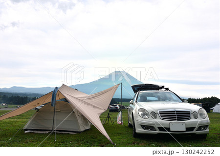 愛犬と車でキャンプ 130242252