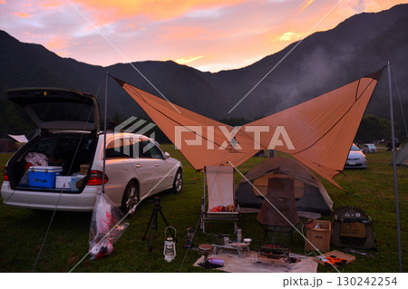 愛犬と車でキャンプ 130242254