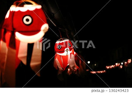 点灯された柳井市の金魚提灯 130243423