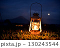 オイルランタンと富士山と満月 130243544