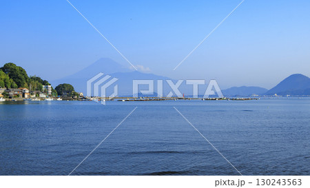 駿河湾越しに望む、富士山 駿河湾越しに望む、富士山 130243563