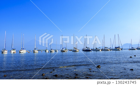 古宇から見た富士山とヨット 古宇から見た富士山とヨット 130243745