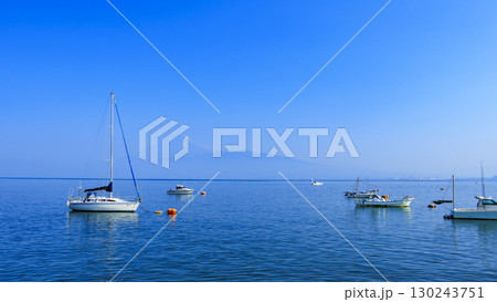 古宇から見た富士山とヨット 古宇から見た富士山とヨット 130243751