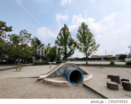 交野市　遊具のある松塚公園 130243910