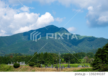 日本の岡山県真庭市の蒜山高原の美しい山の風景 日本の岡山県真庭市の蒜山高原の美しい山の風景 130244107