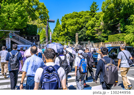 日本の東京都市景観終戦の日…マ姿はほぼない…あの日の悲劇を決して忘れてはならない…＝8月、靖国神社前 130244956