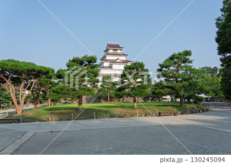 福島県会津若松市の鶴ヶ城 日中 福島県会津若松市の鶴ヶ城 日中 130245094
