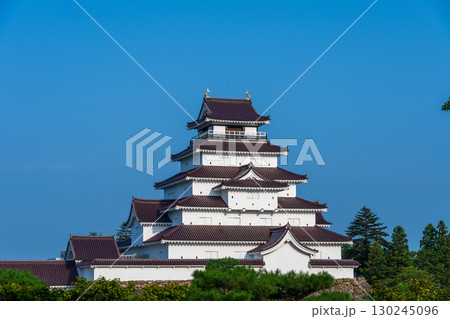 福島県会津若松市の鶴ヶ城 日中 福島県会津若松市の鶴ヶ城 日中 130245096