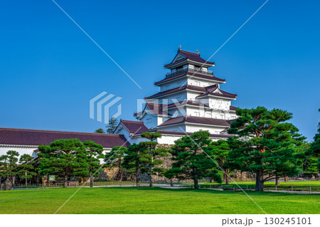 福島県会津若松市の鶴ヶ城 日中 福島県会津若松市の鶴ヶ城 日中 130245101