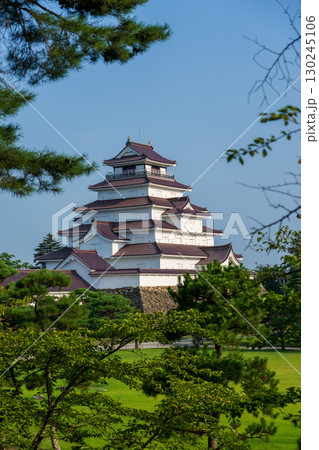 福島県会津若松市の鶴ヶ城 日中 福島県会津若松市の鶴ヶ城 日中 130245106
