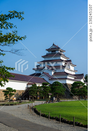 福島県会津若松市の鶴ヶ城 日中 福島県会津若松市の鶴ヶ城 日中 130245107