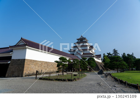 福島県会津若松市の鶴ヶ城 日中 福島県会津若松市の鶴ヶ城 日中 130245109