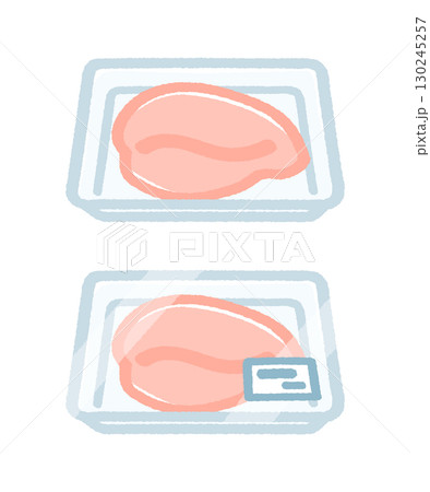 トレーに入った鶏胸肉 130245257