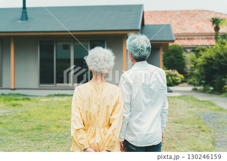シニア夫婦 130246159