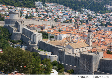 ヨーロッパ、クロアチアのドゥブロヴニクの旧市街の風景 130246280
