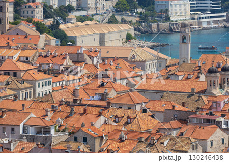 ヨーロッパ、クロアチアのドゥブロヴニクの旧市街の風景 130246438
