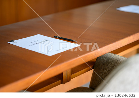 重厚感のある会議室 130246632