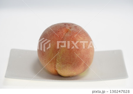 新鮮な桃 桃 輝々桃(きらきらもも)長野県産 新鮮な桃 桃 輝々桃(きらきらもも)長野県産 130247028