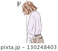 壁に向かって悲しむ女性 130248403