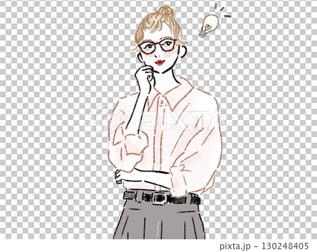 一位戴眼鏡的女士交叉雙臂，正在想出一個主意 130248405