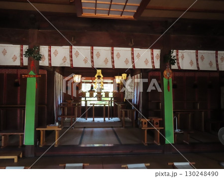 下津井祇園神社、倉敷市にある約250年も前から航海安全の神様として信仰を集めてきた神社、拝殿内部 130248490