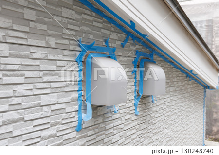 シール工事の換気フードをマスキング 130248740