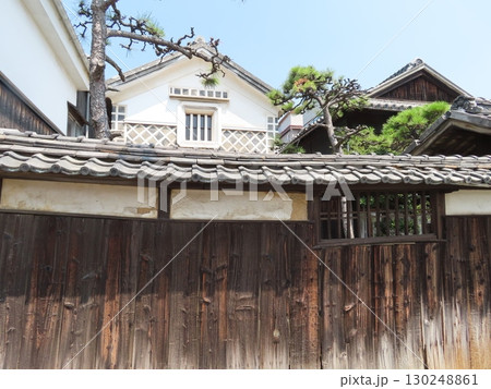 岡山県の町並み保存地区、下津井、瀬戸内海に面する非常に歴史の古い港町、北前船四国への渡海場、古い町並 岡山県の町並み保存地区、下津井、瀬戸内海に面する非常に歴史の古い港町、北前船四国への渡海場、古い町並 130248861