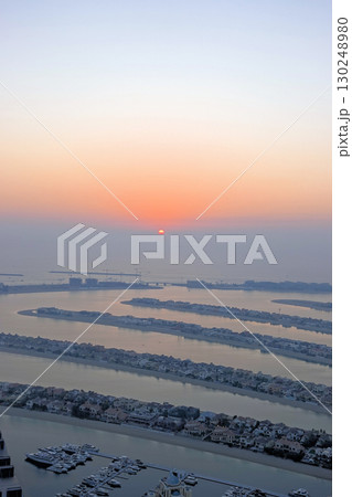 ザ・パーム・タワー54階からの眺望と碧い空と夕陽 ザ・パーム・タワー54階からの眺望と碧い空と夕陽 130248980