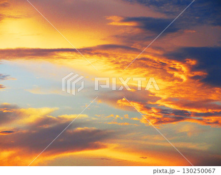 埼玉県川口市の夕焼け空の美しい風景 130250067