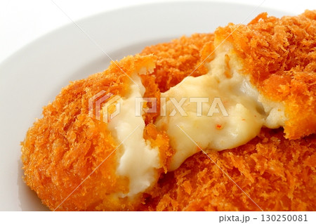 白背景のカニ入りクリームコロッケ 130250081