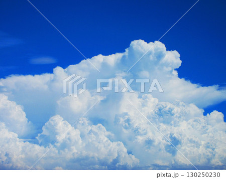 2025年撮影の猛暑日の真夏の青空と雲の風景 2025年撮影の猛暑日の真夏の青空と雲の風景 130250230