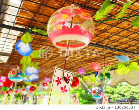 2025年撮影の西新井大師風鈴祭りの風景(東京都足立区) 2025年撮影の西新井大師風鈴祭りの風景(東京都足立区) 130250337