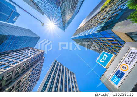 日本の東京都市景観8月。虎ノ門ヒルズステーションタワー(虎ノ門ヒルズ駅)や虎ノ門駅などを望む=15日 日本の東京都市景観8月。虎ノ門ヒルズステーションタワー(虎ノ門ヒルズ駅)や虎ノ門駅などを望む=15日 130252110