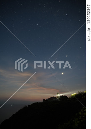 島根県松江市の夜明け前の美保関灯台 島根県松江市の夜明け前の美保関灯台 130252367